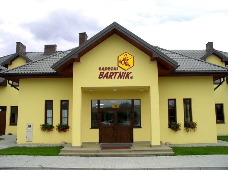 Rozbudowa zasilania w&nbsp;energię elektryczną zakładu przetwórstwa miodu wraz z&nbsp;budową nowoczesnego magazynu wyrobów gotowych produktów pszczelich w&nbsp;Sądeckim Bartniku