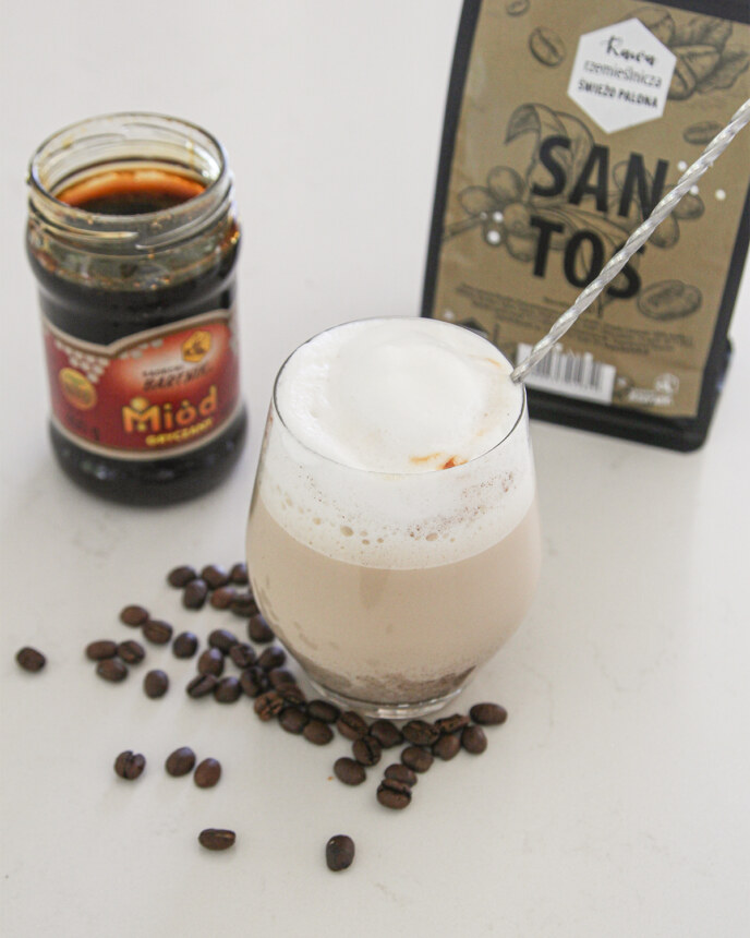 Honey Iced Latte – kawa mrożona z miodem gryczanym