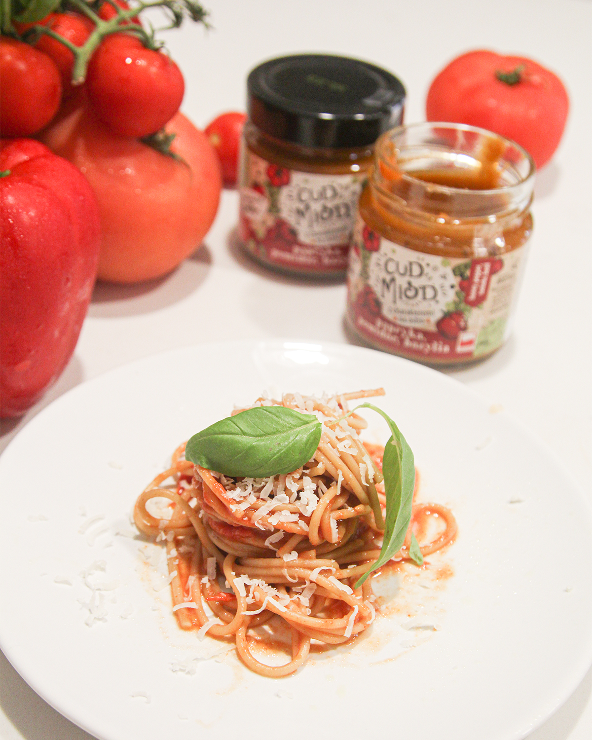 Spaghetti z sosem z pieczonych pomidorów