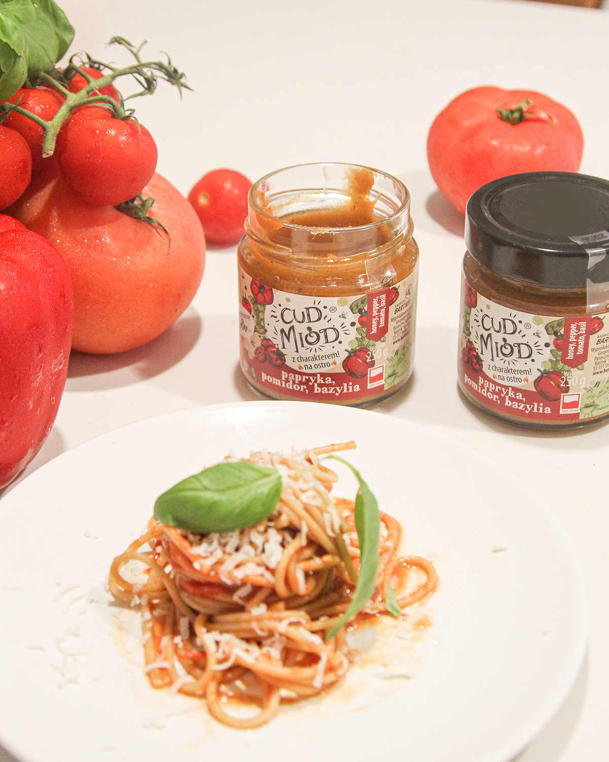 Spaghetti z sosem z pieczonych pomidorów