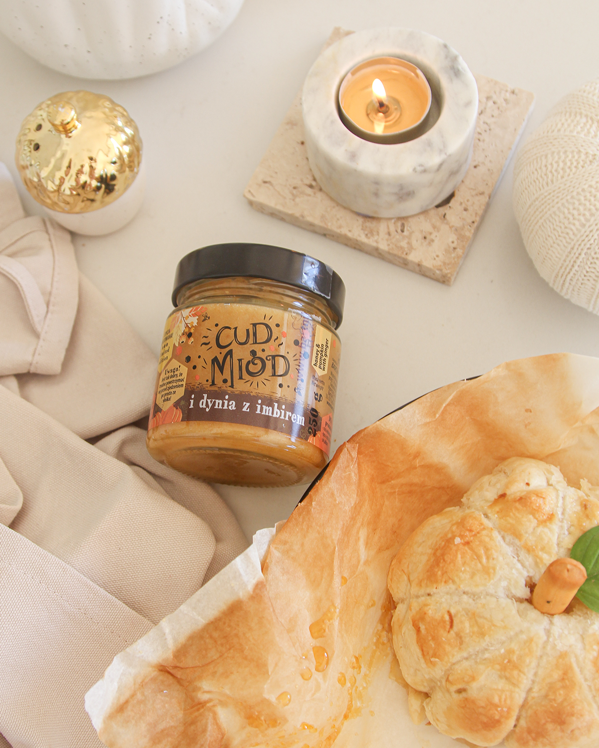 Camembert w cieście francuskim z Cud Miodem z dynią i imbirem