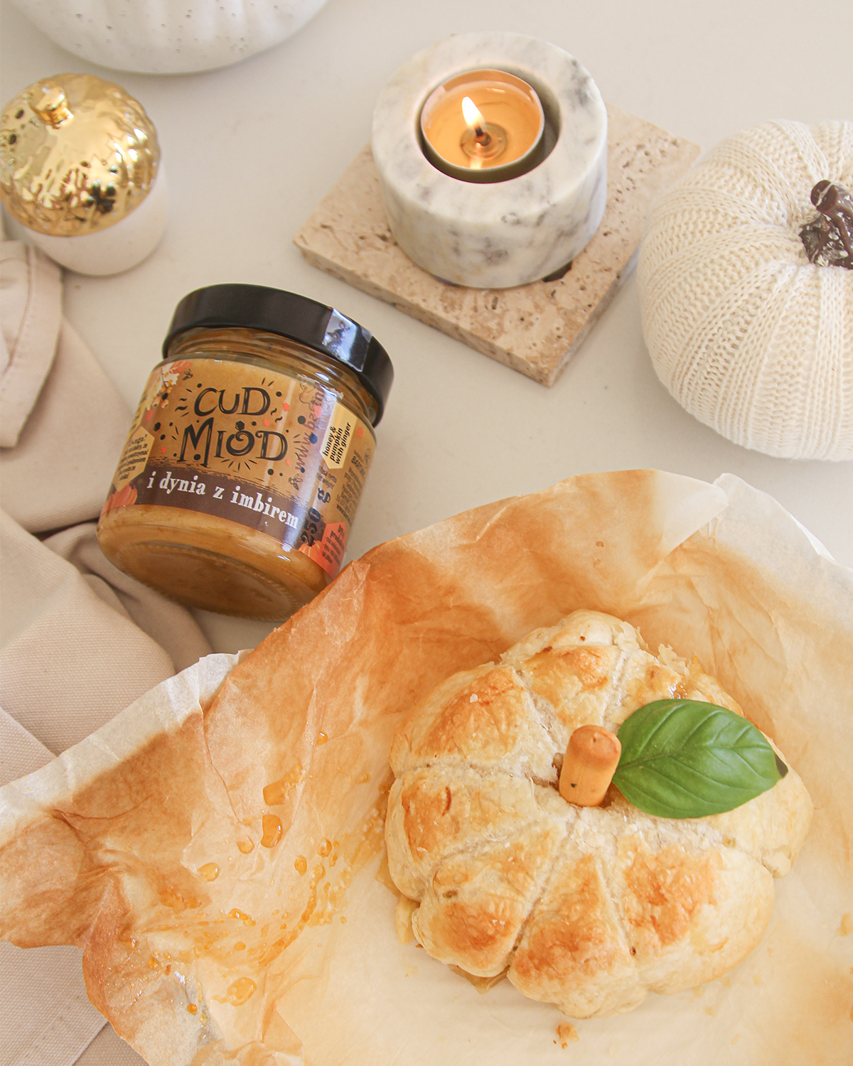 Camembert w cieście francuskim z Cud Miodem z dynią i imbirem