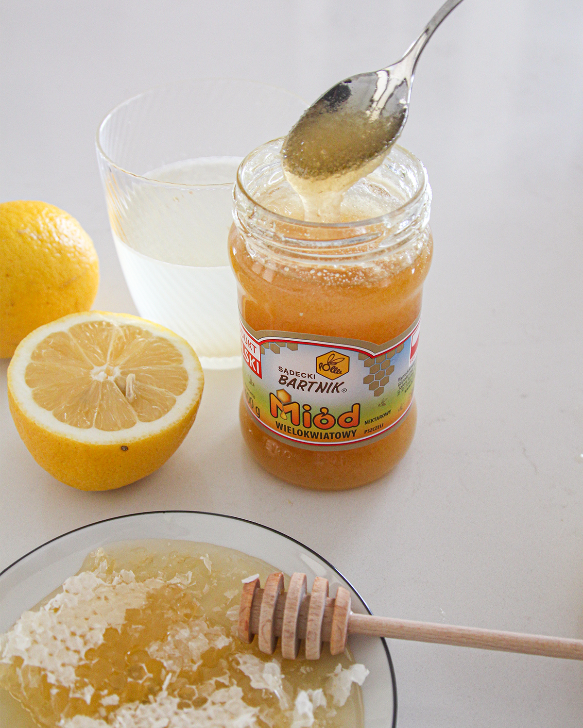 Woda z miodem i cytryną – karnawałowy mocktail